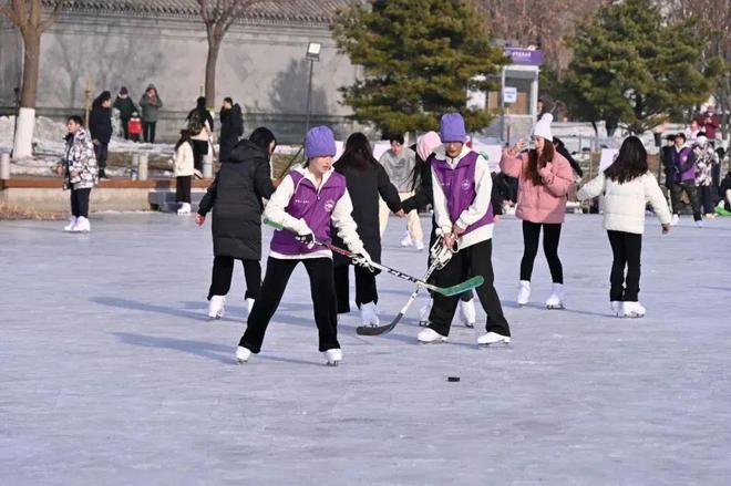 所高校专业冰场对外开放球友会冰雪头条：北京多(图11)